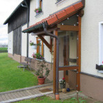 Vordach mit Windschutz